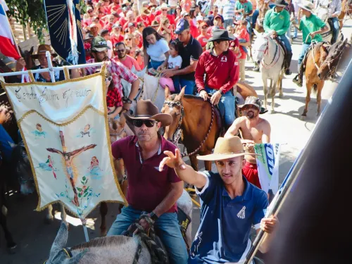 Chegada das Bandeiras em Lucaia — foto 1